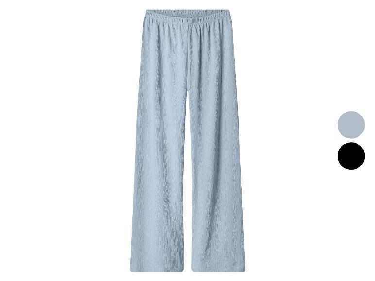 Lichtblauwe, wijde broek met kreukeltextuur en elastische tailleband, met kleuropties.