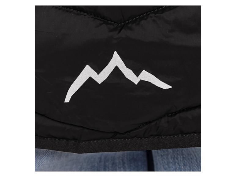 Zwart donsjack met berglogo.
