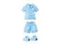 Lichtblauwe pyjama met korte mouwen en korte broek, met bijpassende berenpantoffels.