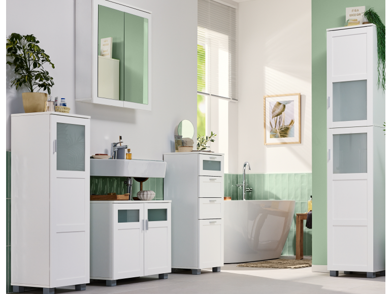 Moderne badkamer met wit meubilair, een wastafel, bad en groene accenten.