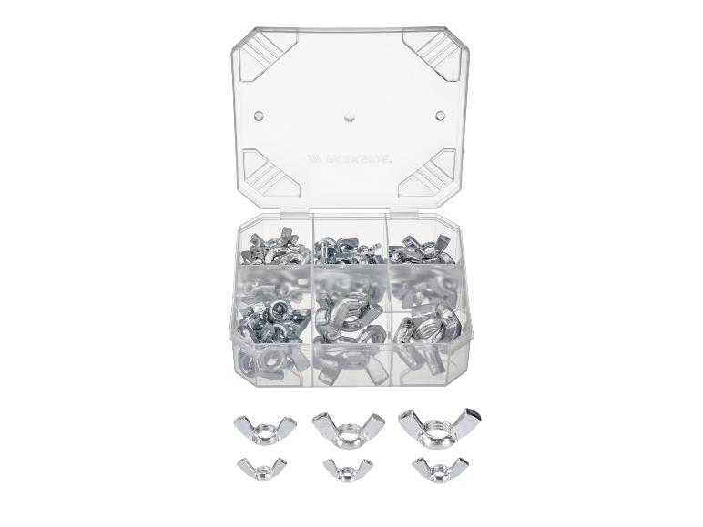 Een transparante plastic doos met verschillende vlindermoeren van Blackside.