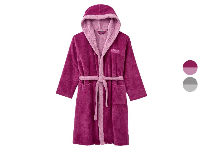 Paars-roze badjas met capuchon, ceintuur, zakken en de tekst 'LOOKS'.