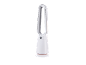 Witte bladloze ventilator met digitaal display op een zwarte achtergrond