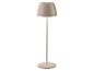 Hoge, slanke vloerlamp met een beige conische kap en een ronde voet, bovenaan verlicht.