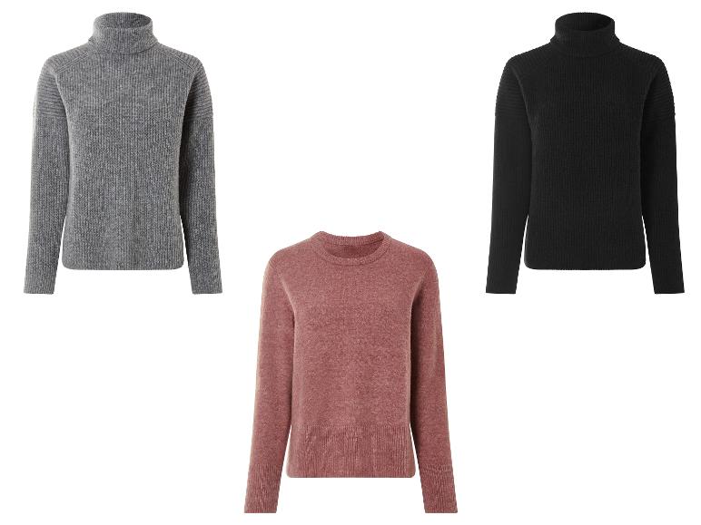 Drie gebreide truien: een grijze met hoge hals, een zwarte met hoge hals en een roze met ronde hals.