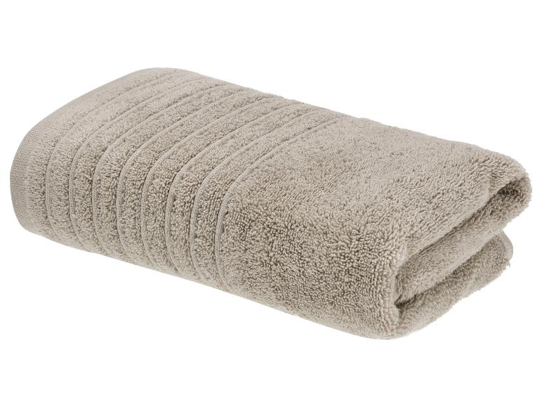 Gevouwen beige handdoek met geribbelde textuur