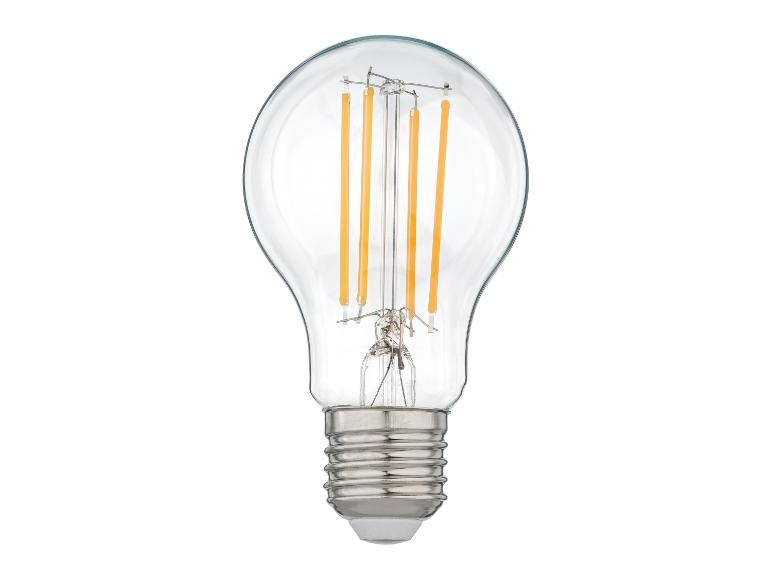 LED-lamp met zichtbare filamenten en E27-fitting op witte achtergrond