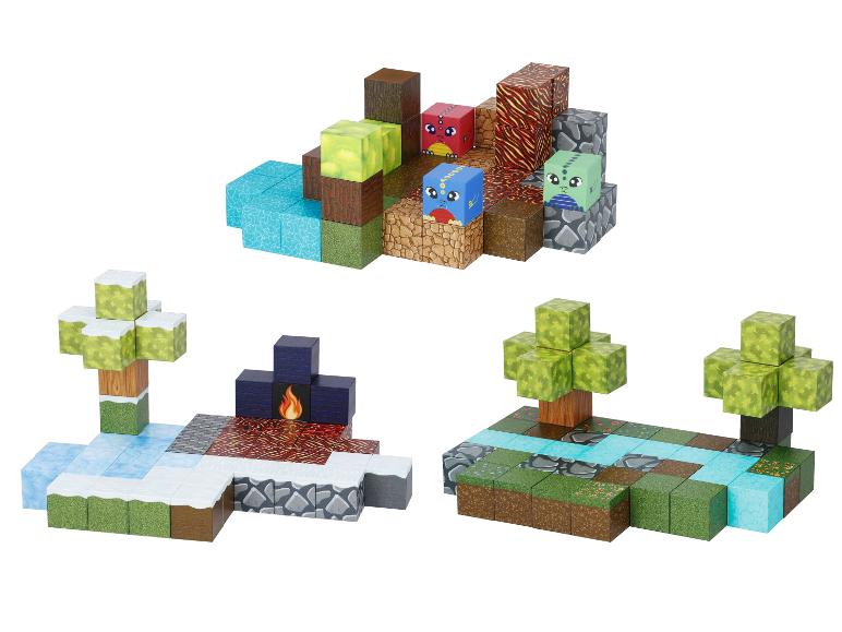 Drie Minecraft-achtige blokscènes met monsters, bomen en landschappen.