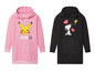 Twee hoodies, een roze met Pikachu en Pokémon-logo, de andere zwart met Snoopy en Woodstock.