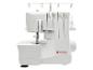Witte overlockmachine met meerdere draadgeleiders en spanningsregelaars.