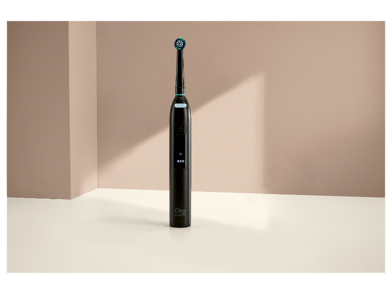 Elektrische tandenborstel Cien Beauty op een wit oppervlak.