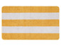 Een geel met witte strepen badmat.