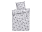 Grijs en wit bloemig beddengoed.