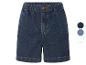 Donkerblauwe denim shorts, verkrijgbaar in verschillende kleuren.