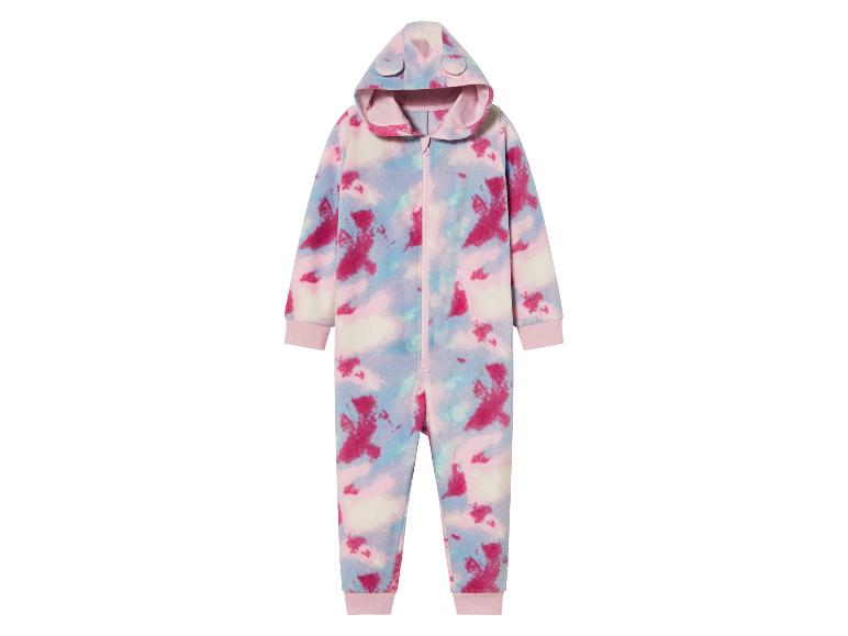 Een roze onesie met capuchon en een tie-dye print