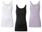 Drie tanktops, wit, zwart en lila, met kantdetails.