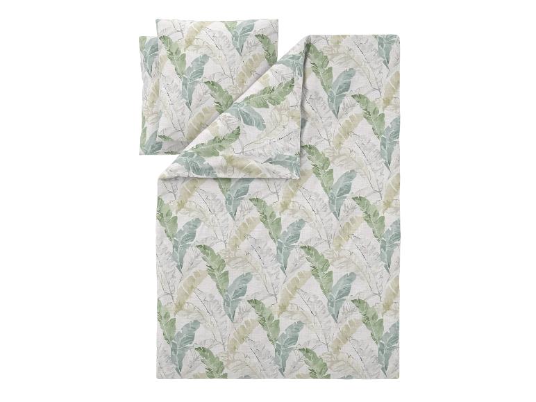Dekbedovertrekset met tropisch bladpatroon in groene en beige tinten.