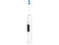 Witte elektrische tandenborstel met blauwe borstelharen op de opzetborstel.
