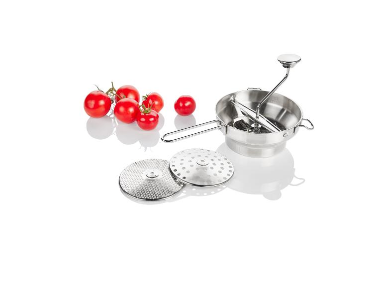 Roerzeef van roestvrij staal met tomaten.