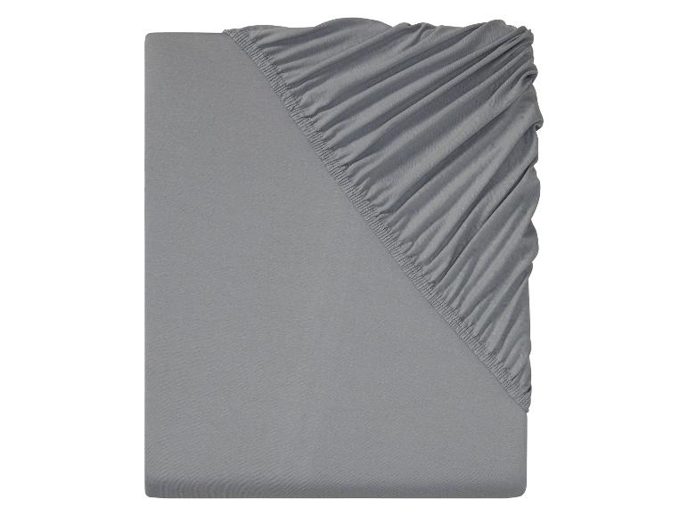 Grijs katoenen hoeslaken.