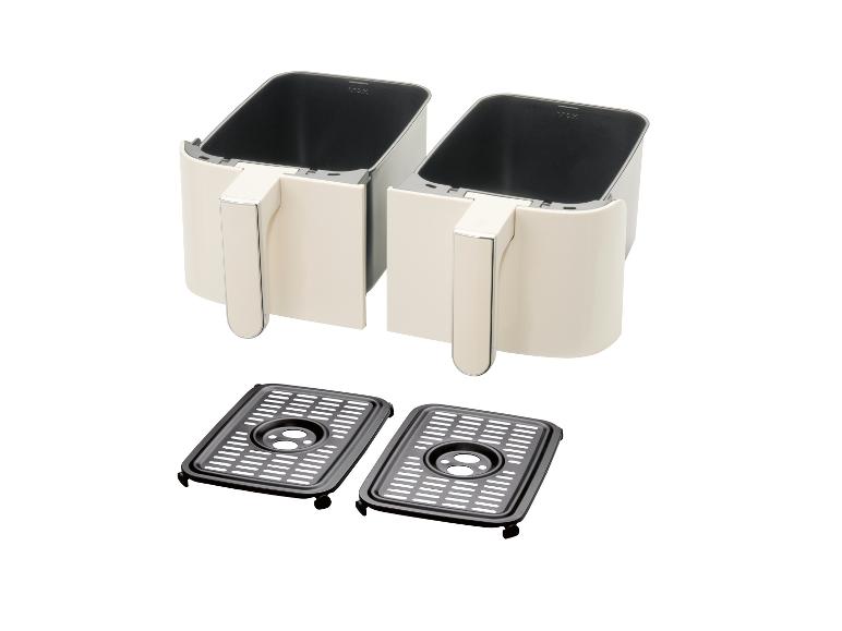 Twee mandjes voor een airfryer met twee roosters.