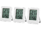 Drie witte digitale thermometer-hygrometers, die 27,5°C en 56% luchtvochtigheid tonen