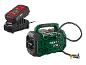 Accu-luchtcompressor met oplader en batterij.