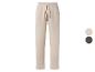 Beige joggingbroek met verstelbaar trekkoord, verkrijgbaar in beige en bruin.