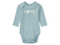Baby onesie met lange mouwen in lichtblauw met 'LOVE' en een pootprint.