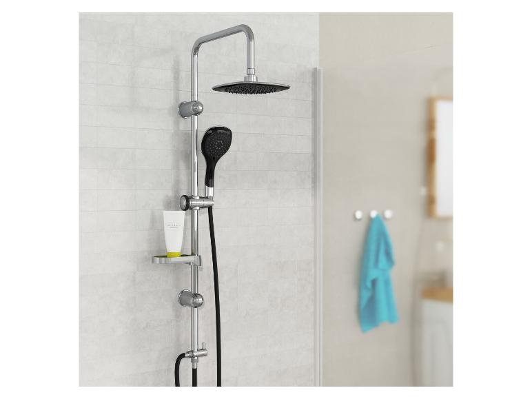 Een doucheset met een regendouche en een handdouche.