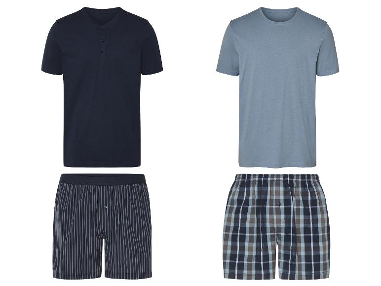 Pyjama's: T-shirts en boxershorts met strepen en ruitjes.