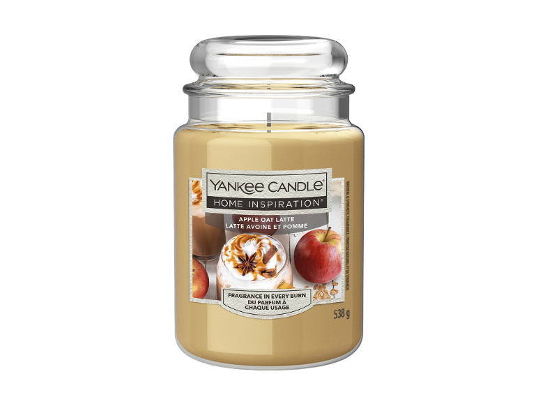Appel-haver latte geurkaars in een glazen pot, met een afbeelding van een latte en appels.