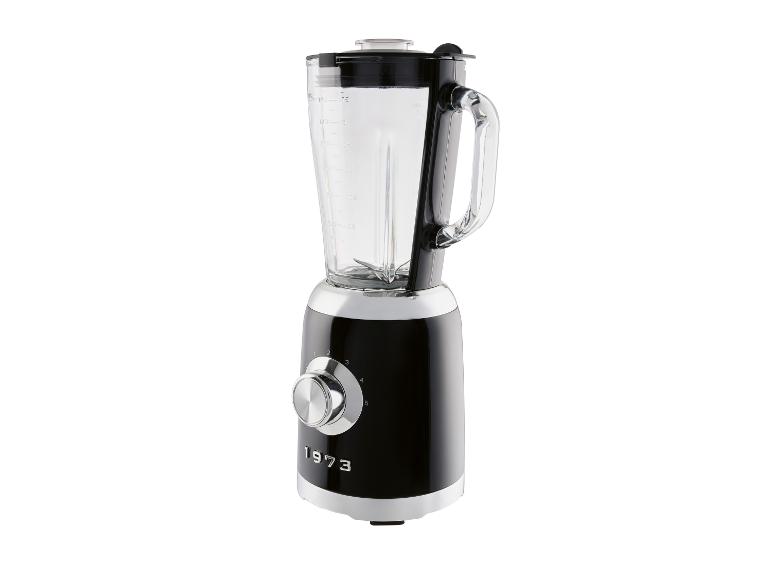 Zwarte retro blender met een glazen kan en een zilveren bedieningsknop
