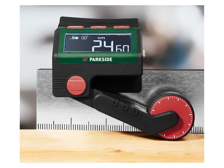 PARKSIDE digitale hoekmeter die 24,60 cm en 0,0° meet op hout.