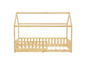 Een houten kinderbed met een huisvormig frame
