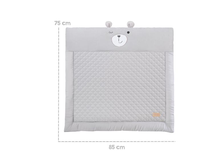 Grijze baby speelmat met berengezicht en afmetingen 75 cm x 85 cm.
