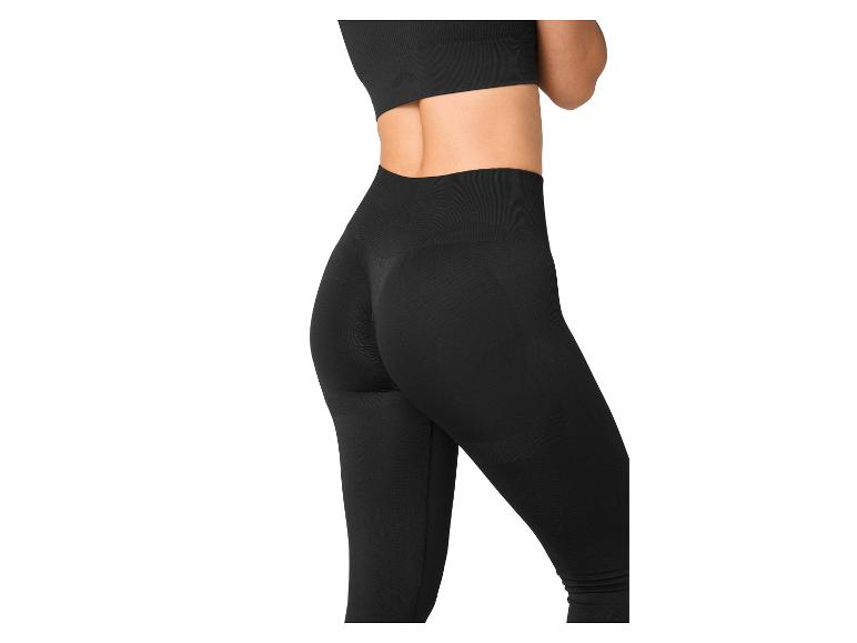 Zwarte sportleggings en top, naadloze stijl.