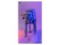 Speelgoed AT-AT-loper in mist met paarse en roze verlichting.