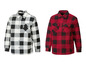 Twee flanellen overhemden met ruitjespatroon, een wit met zwart en een rood met zwart.