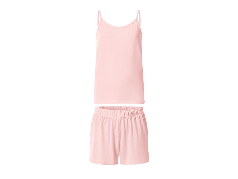 Lichtroze tweedelige damespyjama, bestaande uit een spaghettibandjes top en een short.