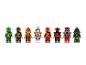 Acht LEGO Ninjago minifiguren, waaronder groene, zwarte, rode en witte personages.