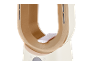 Close-up van een bladloze ventilator in goud en wit met afstandsbediening.
