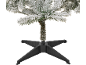 Beloofde kunstkerstboom met zwarte plastic standaard.