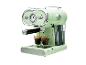 Mintgroen espressomachine met twee koffies die in dubbelwandige glazen worden gezet.