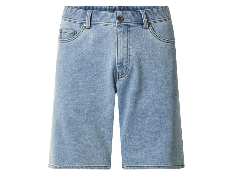 Lichtblauwe denim shorts met zakken en metalen knopen.