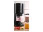 Zwart ijs-, sorbet- en milkshakemachine met containers, frambozen en munt.