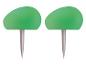Twee groene punaises met een witte kop en een metalen schacht.