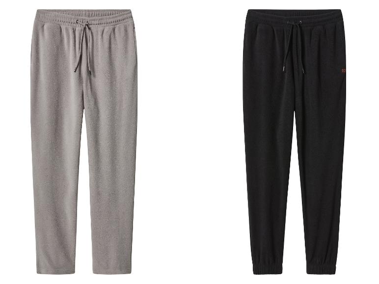 Twee fleece joggingbroeken, één grijs en één zwart.
