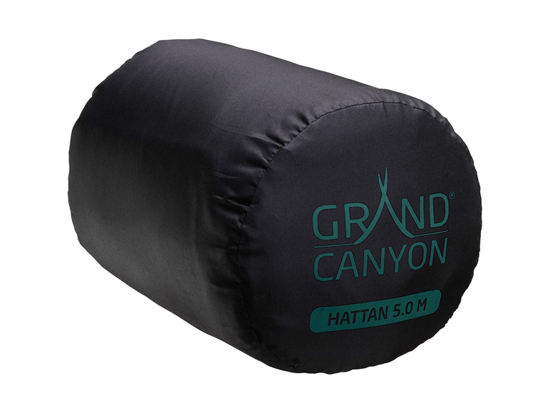 Een zwarte slaapzak van Grand Canyon, gevouwen en klaar om mee te nemen.