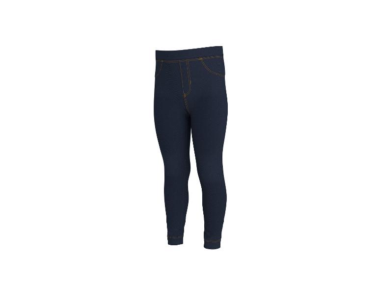 Donkerblauwe kinderlegging met gele stiksels.